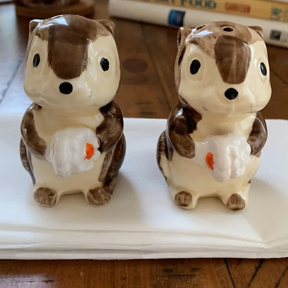 Vintage Squirrel Salt & Pepper‎ Ceramic Outdoor Woodsy Shakers Fall Autumn